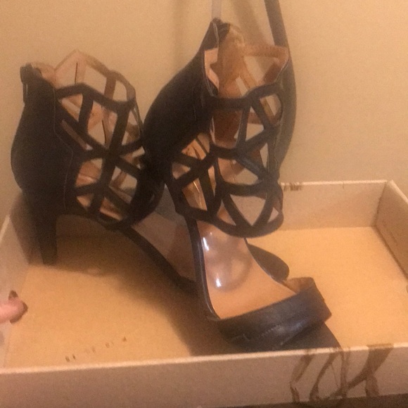 Shoes - Picture 4 of 4